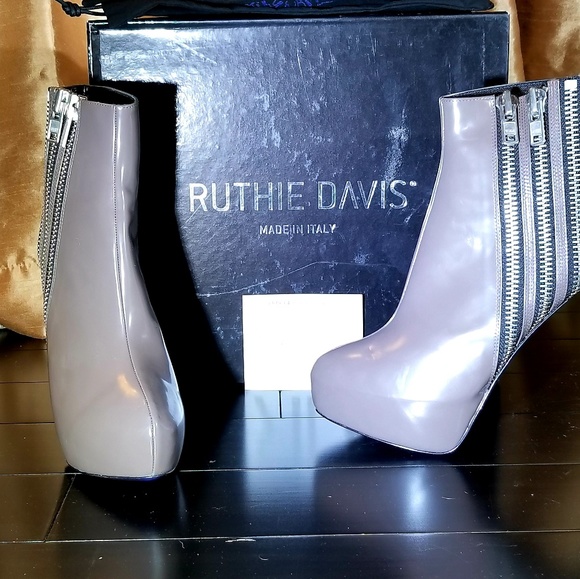 Ruthie Davis Gray Leather boots size 8 (38) - Picture 1 of 6